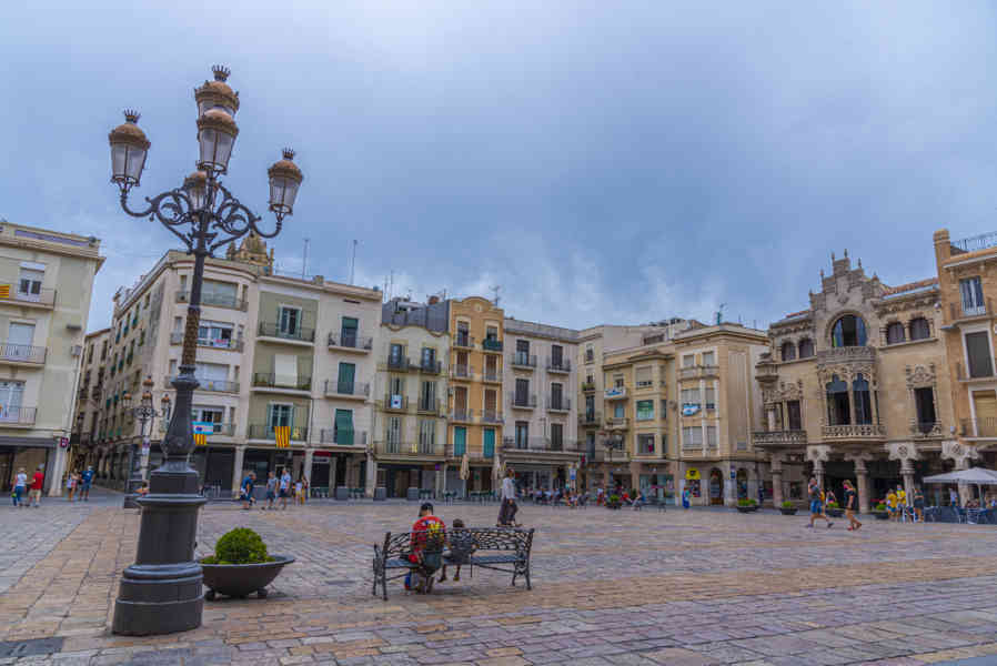 Tarragona - Reus 03  - plaza Mercadal.jpg